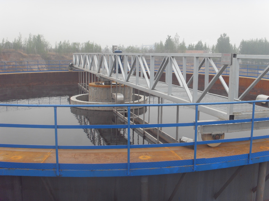 地衛(wèi)環(huán)保刮吸泥機——節(jié)能環(huán)保,高效凈化水質(zhì)